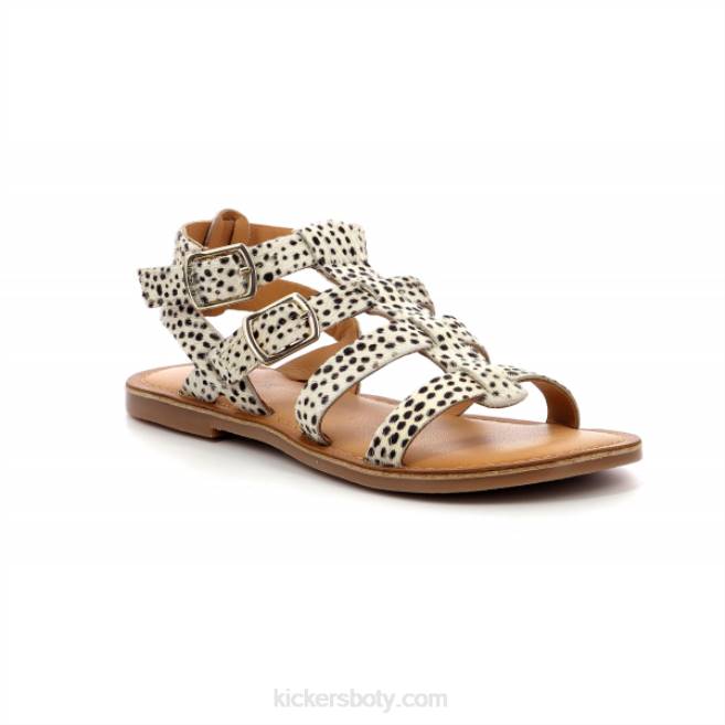 Kickers děti kopnout omámeného bílého poníka JP26671